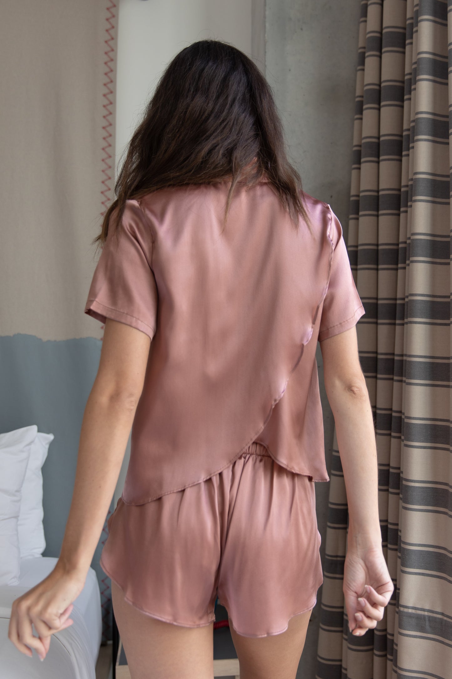 natural and sustainable silk sleepwear and pajamas for women